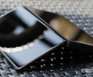 Двухдисплейный смартфон ZTE Axon M