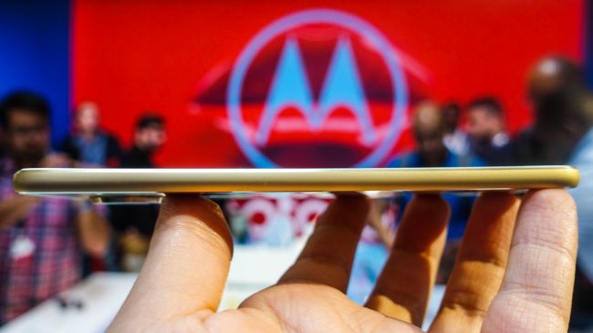 Moto z2 force