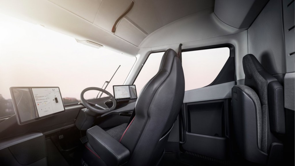 the-cabin-is-also-spacious-enough-for-the-driver-to-stand