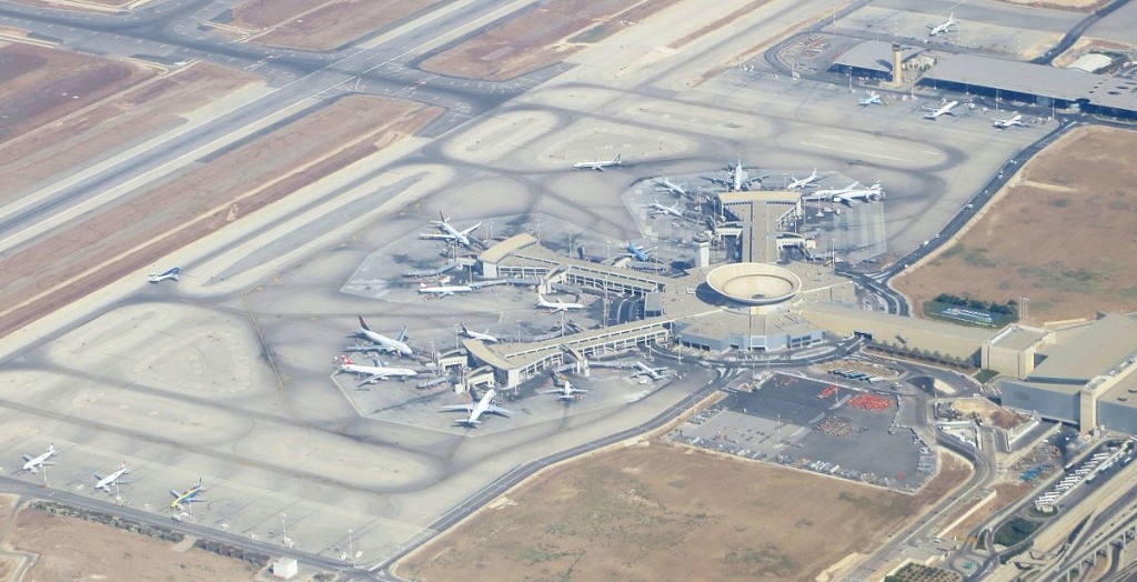 Ben-gurion-airport-terminal--september-2012_(cropped)