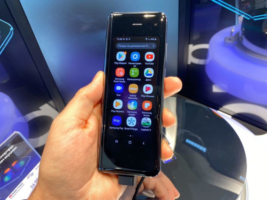 сгибаемый Galaxy Fold уже в Украине!