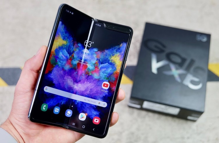 сгибаемый Galaxy Fold уже в Украине!